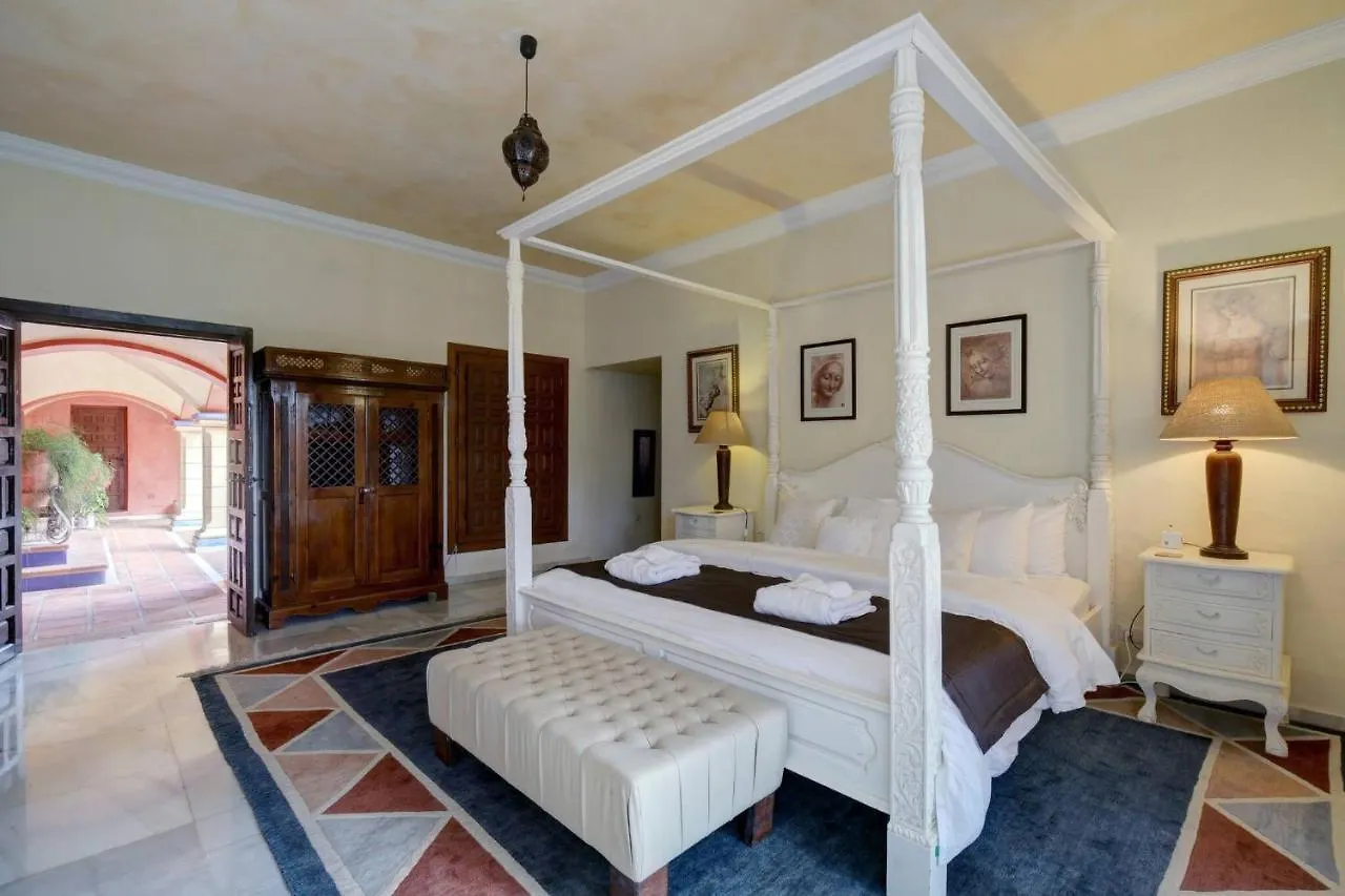 Private 10 Bedroom Nr Marbella, Villa Candela Benahavís Pensión