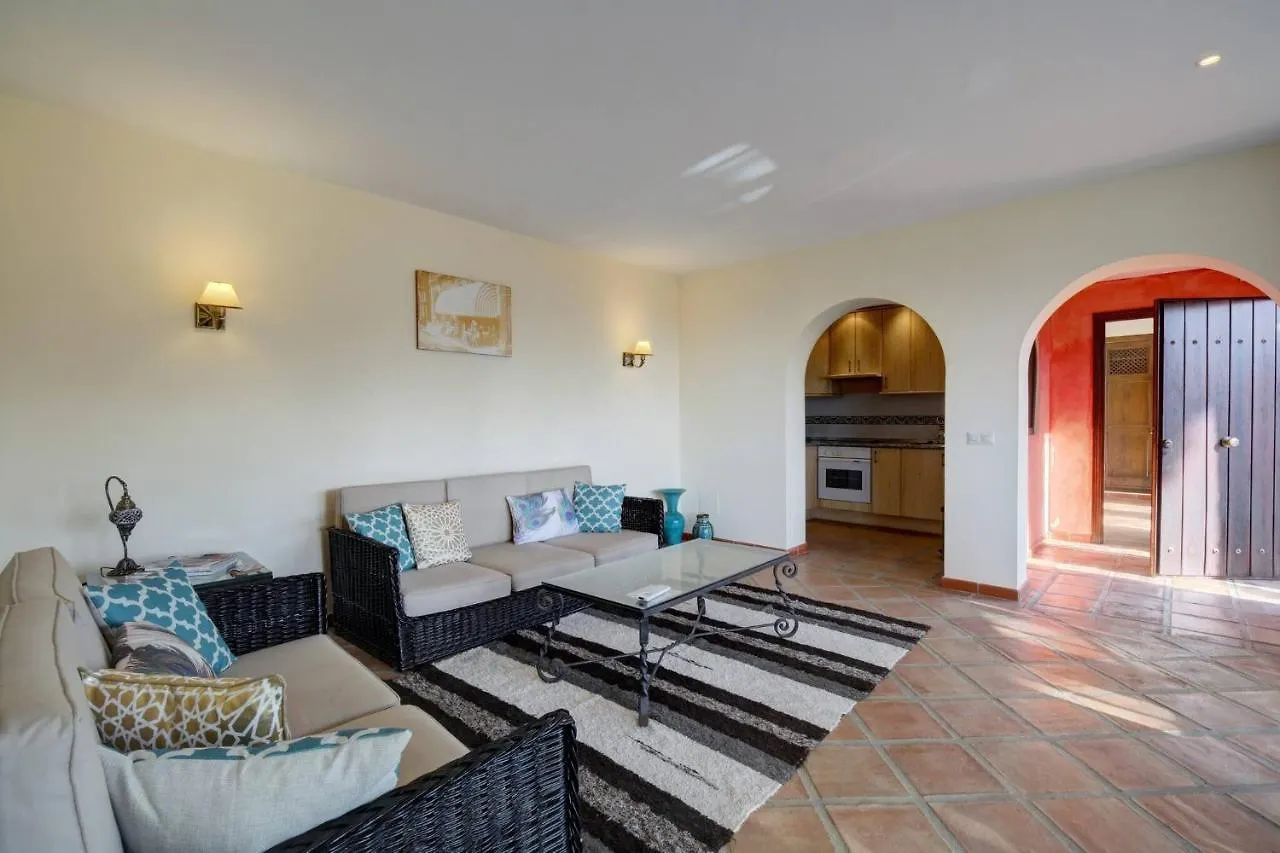 Private 10 Bedroom Nr Marbella, Villa Candela Benahavís Pensión