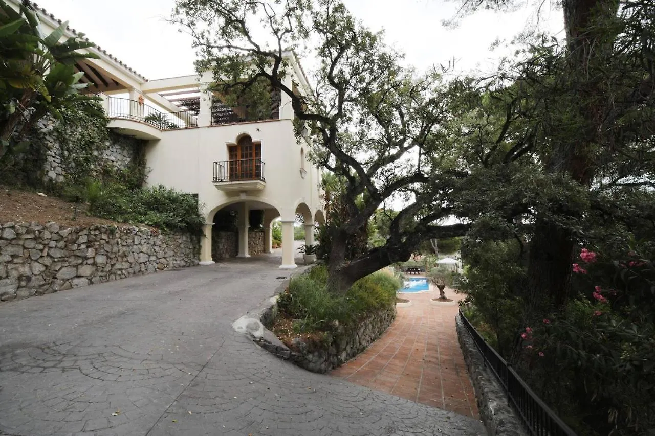 Private 10 Bedroom Nr Marbella, Villa Candela Benahavís Pensión