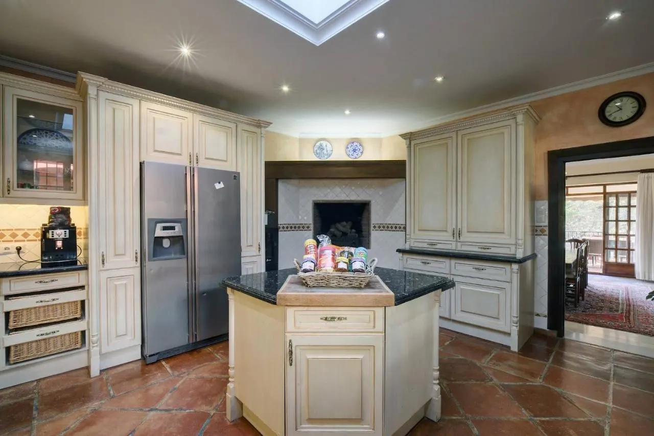 Private 10 Bedroom Nr Marbella, Villa Candela Benahavís