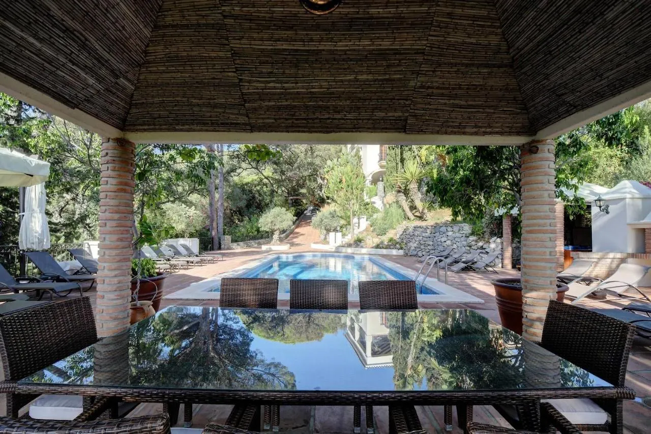 Private 10 Bedroom Nr Marbella, Villa Candela Benahavís Pensión