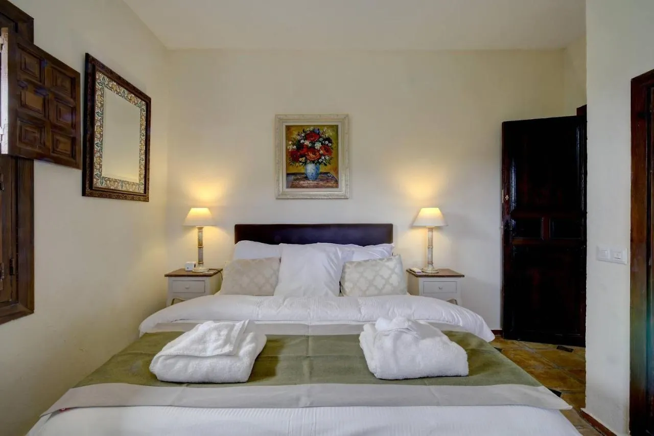 Private 10 Bedroom Nr Marbella, Villa Candela Benahavís Pensión