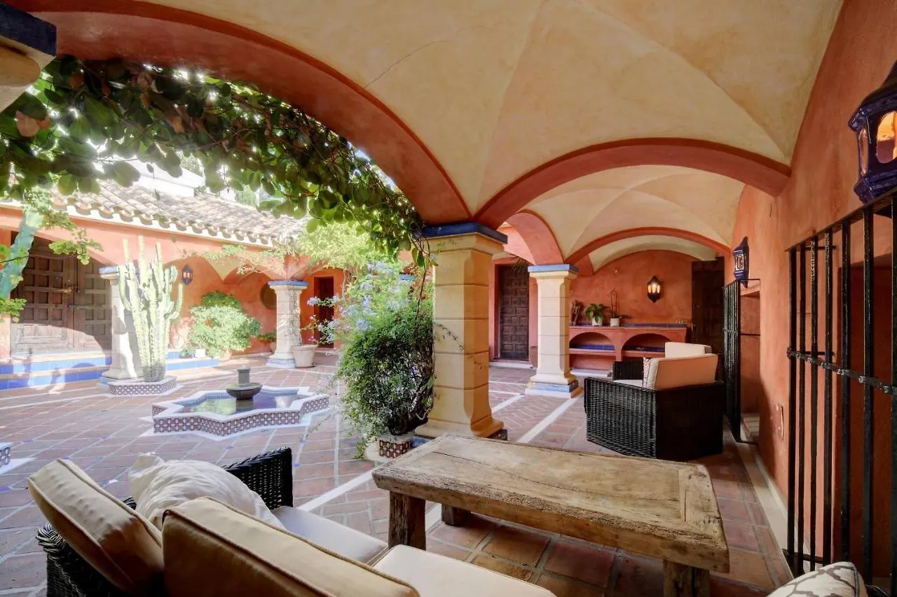 Private 10 Bedroom Nr Marbella, Villa Candela Benahavís Pensión