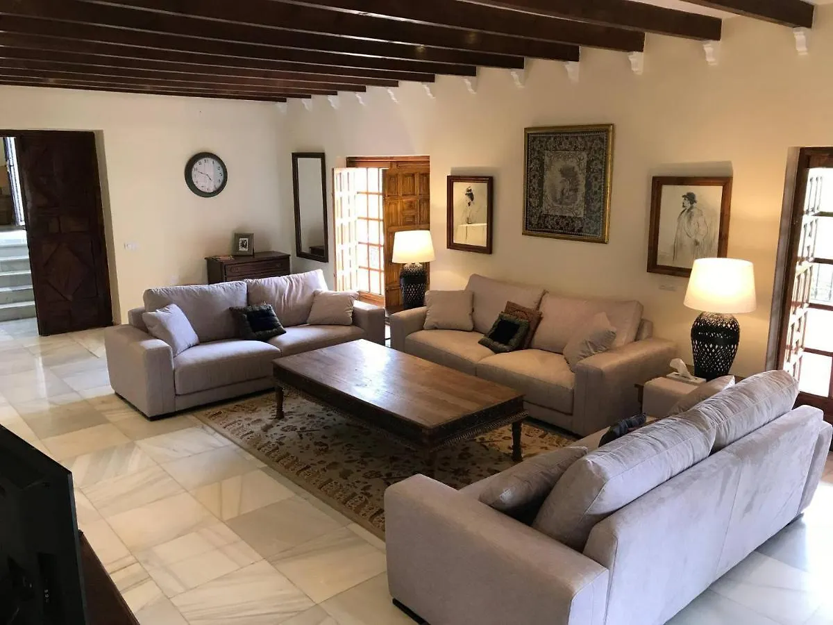 Private 10 Bedroom Nr Marbella, Villa Candela Benahavís Pensión