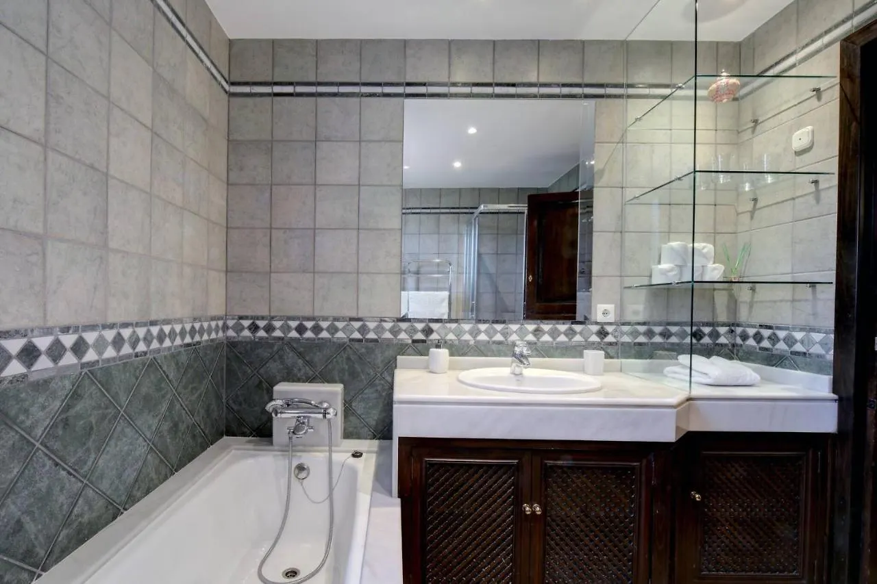 Private 10 Bedroom Nr Marbella, Villa Candela Benahavís Penzion