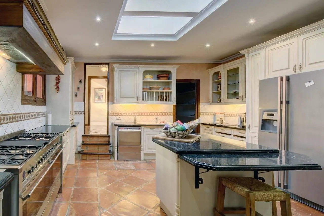Private 10 Bedroom Nr Marbella, Villa Candela Benahavís