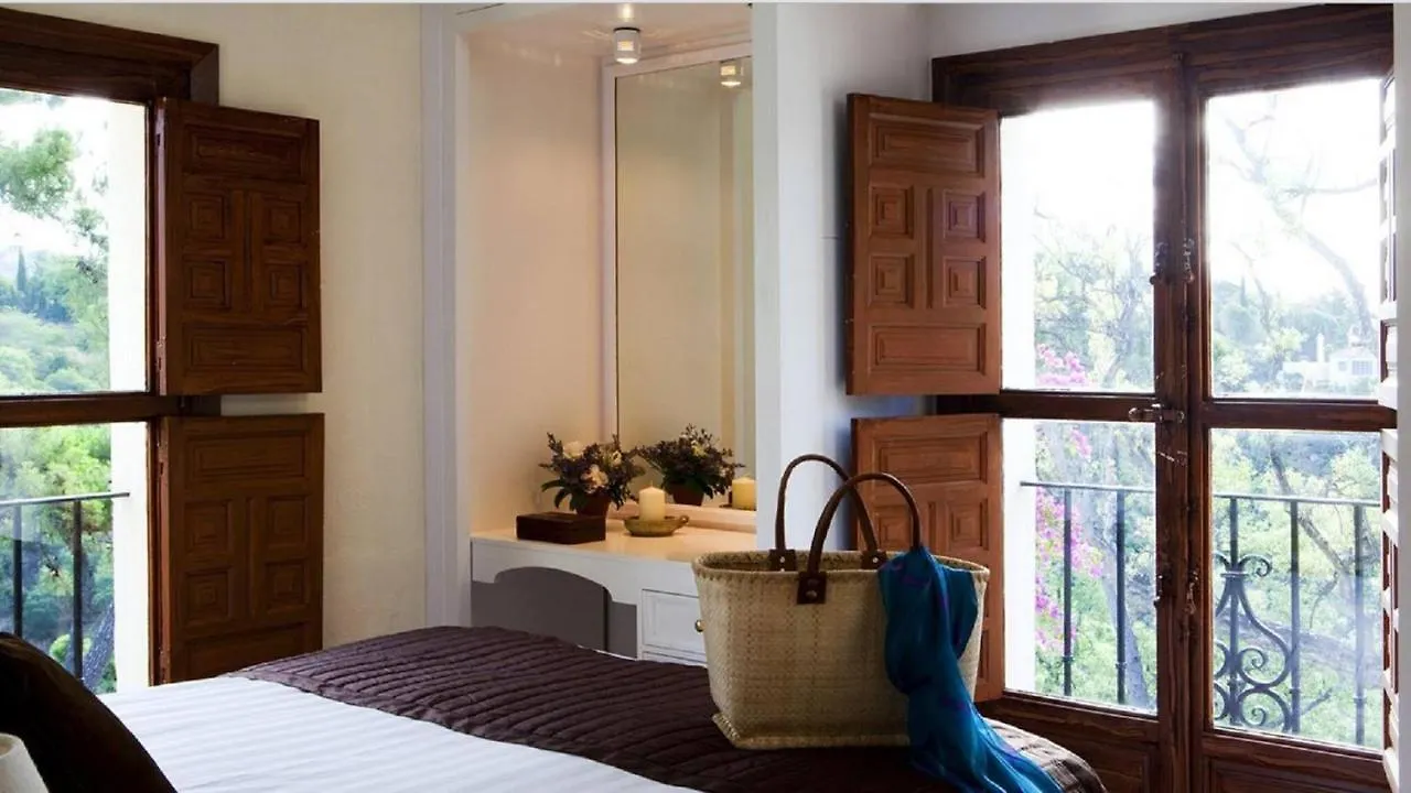 Private 10 Bedroom Nr Marbella, Villa Candela Benahavis Guest house